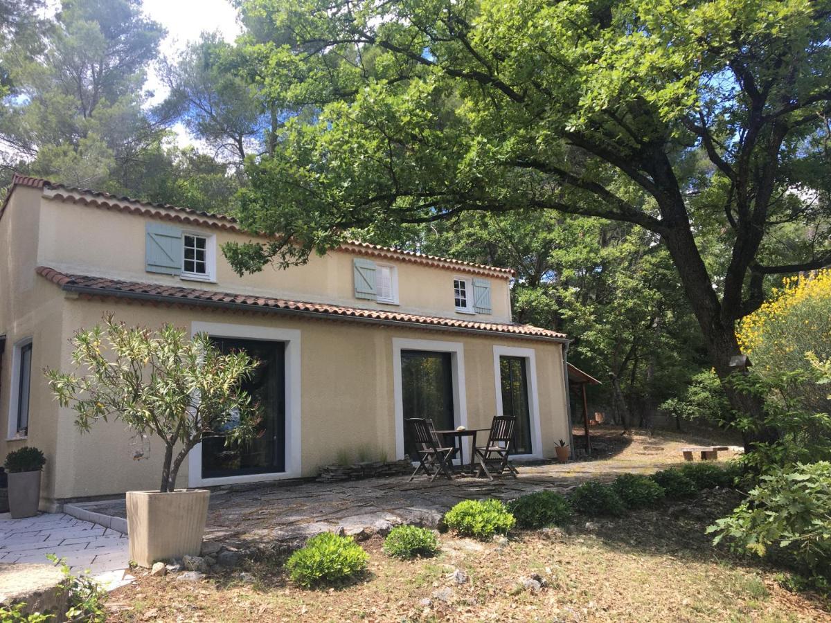 Villa De Carbonelle Pierrevert Bagian luar foto